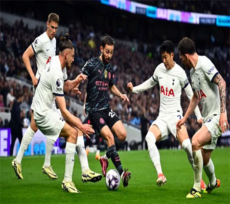 Trọng Tài Láo-Sôs Chào Đón Trận Đấu Cuối Cùng Của Mình Tại La Liga, Cầu Thủ Đứng Hàng Tôn Vinh Với Những Tiếng Vỗ Tay Không Ngớt