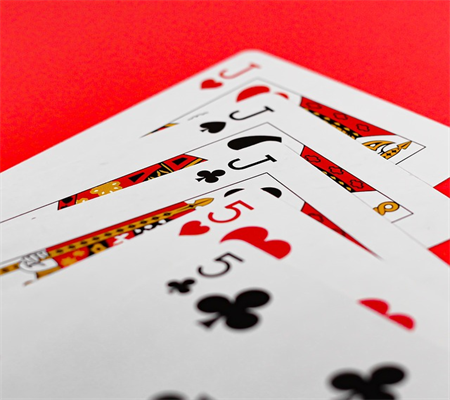 Từ Cơ Bản Đến Chuyên Gia: Phân Tích Chiến Lược Đặt Cược Texas Holdem
