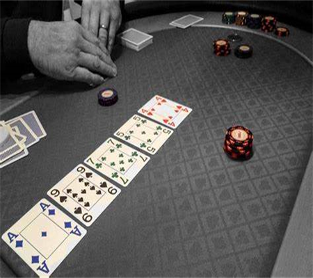 “Những Điều Cần Biết Cho Người Mới Chơi Poker: Tổng Hợp Chiến Lược Nhanh Chóng Để Bắt Đầu”